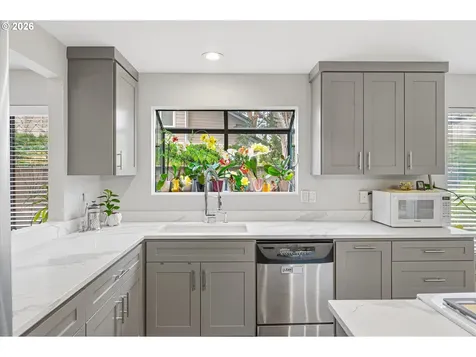 401 N Tomahawk Island Drive Portland OR 97217