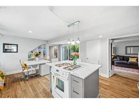 401 N Tomahawk Island Drive Portland OR 97217