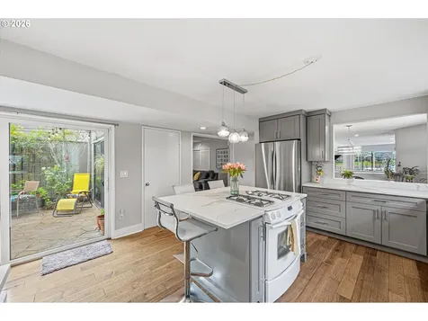 401 N Tomahawk Island Drive Portland OR 97217