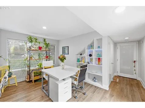 401 N Tomahawk Island Drive Portland OR 97217
