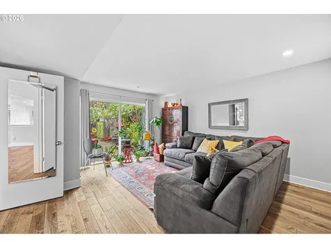401 N Tomahawk Island Drive Portland OR 97217