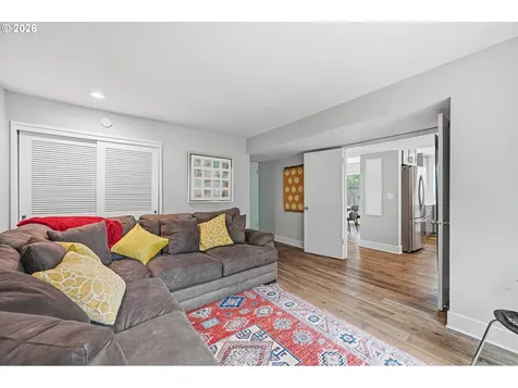 401 N Tomahawk Island Drive Portland OR 97217