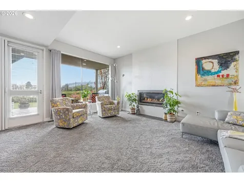401 N Tomahawk Island Drive Portland OR 97217
