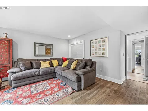 401 N Tomahawk Island Drive Portland OR 97217