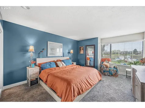 401 N Tomahawk Island Drive Portland OR 97217