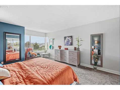 401 N Tomahawk Island Drive Portland OR 97217