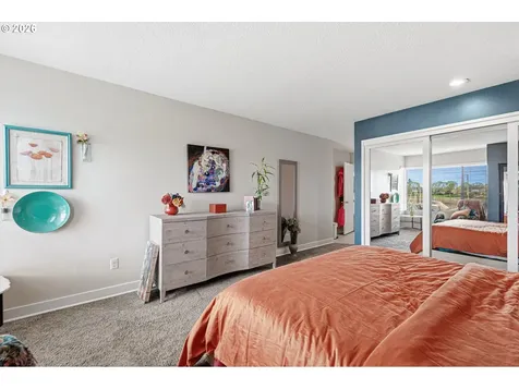401 N Tomahawk Island Drive Portland OR 97217