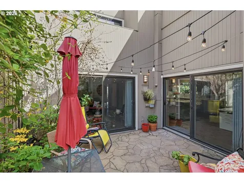 401 N Tomahawk Island Drive Portland OR 97217