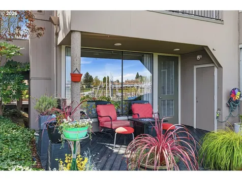 401 N Tomahawk Island Drive Portland OR 97217
