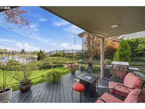 401 N Tomahawk Island Drive Portland OR 97217