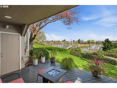 401 N Tomahawk Island Drive Portland OR 97217