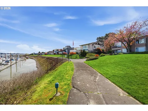 401 N Tomahawk Island Drive Portland OR 97217