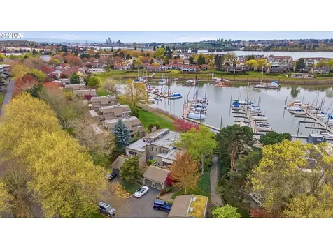 401 N Tomahawk Island Drive Portland OR 97217
