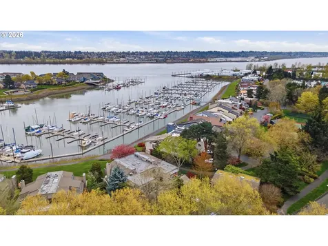 401 N Tomahawk Island Drive Portland OR 97217