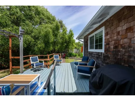 870 11th Street SW Bandon OR 97411