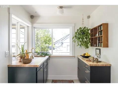 5835 NE 23rd Avenue Portland OR 97211