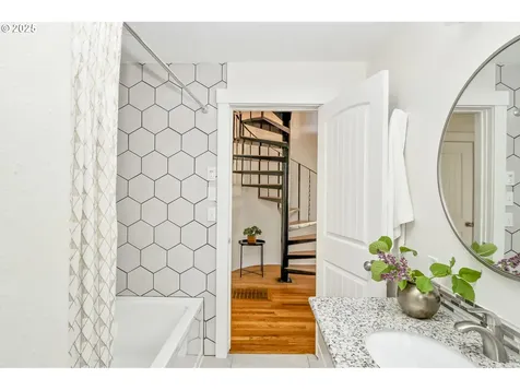 5835 NE 23rd Avenue Portland OR 97211