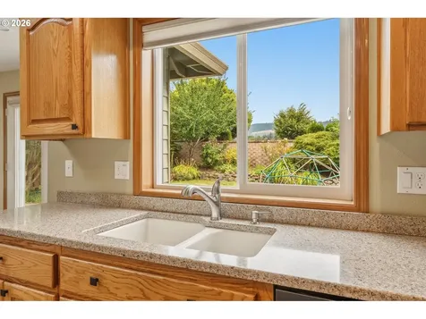 1905 N Westlake Loop Newberg OR 97132