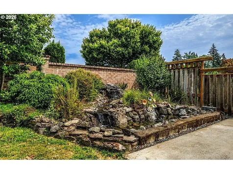 1905 N Westlake Loop Newberg OR 97132
