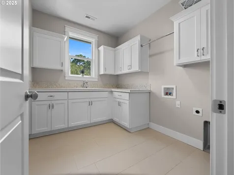 5281 NE 19th Avenue Portland OR 97211