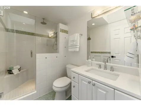5955 Washington Court Lake Oswego OR 97035