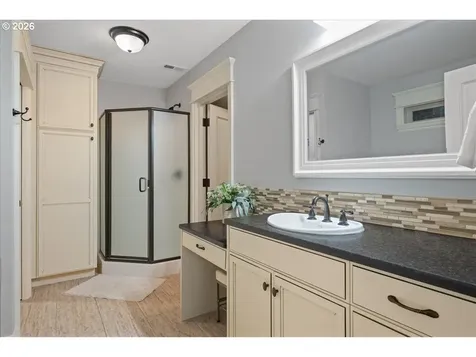 13215 NW 33rd Avenue Vancouver WA 98685