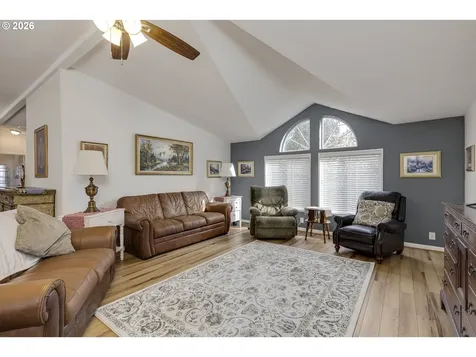 655 NE Burnett Road Mcminnville OR 97128