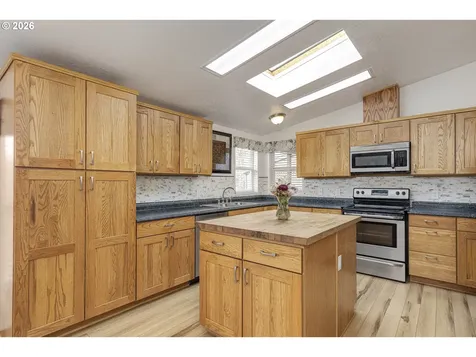 655 NE Burnett Road Mcminnville OR 97128