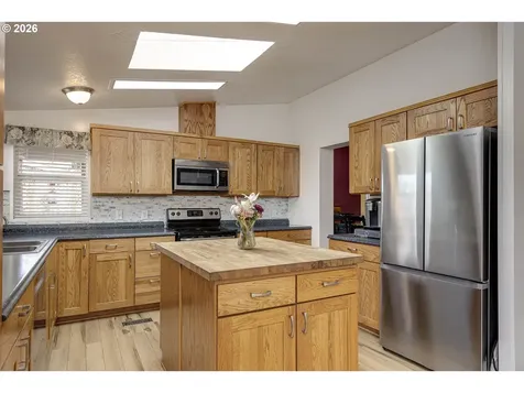 655 NE Burnett Road Mcminnville OR 97128
