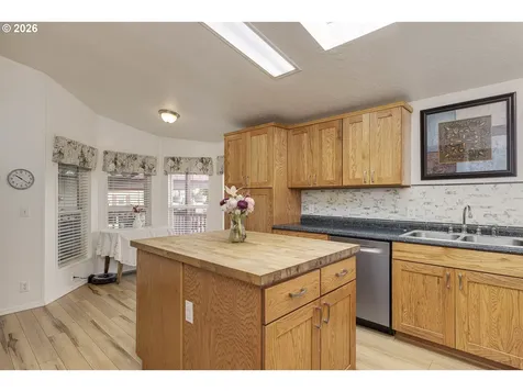 655 NE Burnett Road Mcminnville OR 97128