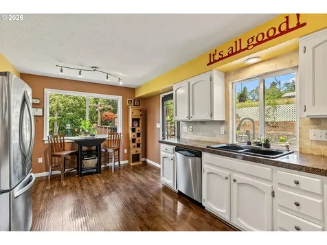 27 Jones Road Kelso WA 98626