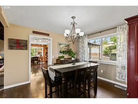 27 Jones Road Kelso WA 98626