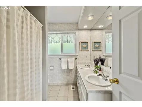 27 Jones Road Kelso WA 98626