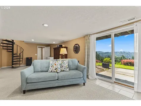 27 Jones Road Kelso WA 98626