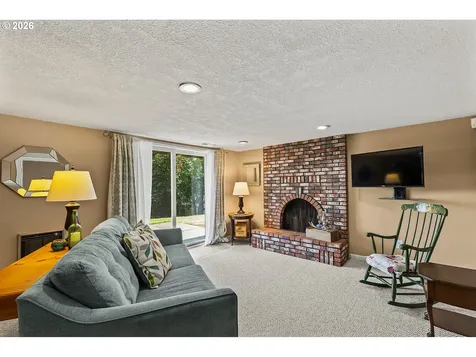 27 Jones Road Kelso WA 98626