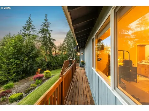 27 Jones Road Kelso WA 98626