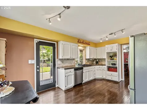 27 Jones Road Kelso WA 98626