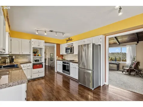 27 Jones Road Kelso WA 98626