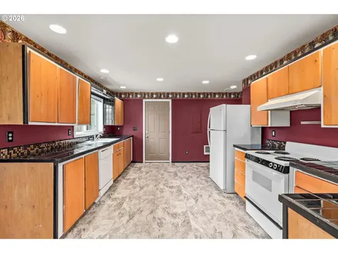 1043 F Street Springfield OR 97477