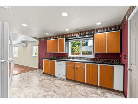 1043 F Street Springfield OR 97477