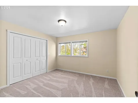 1043 F Street Springfield OR 97477