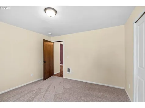1043 F Street Springfield OR 97477
