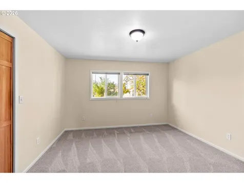1043 F Street Springfield OR 97477