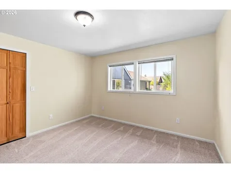 1043 F Street Springfield OR 97477
