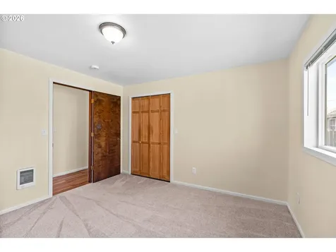 1043 F Street Springfield OR 97477