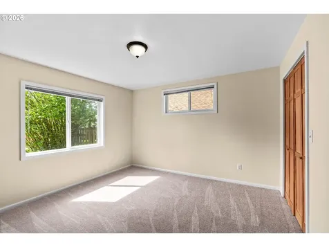 1043 F Street Springfield OR 97477