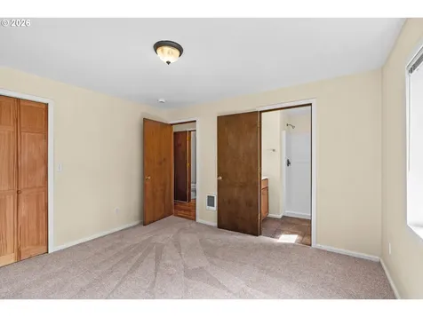 1043 F Street Springfield OR 97477