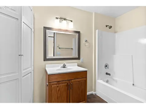 1043 F Street Springfield OR 97477