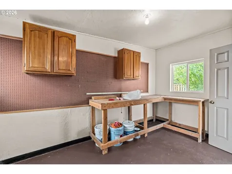 1043 F Street Springfield OR 97477
