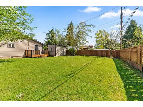 1043 F Street Springfield OR 97477